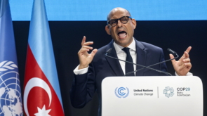 El secretario ejecutivo de la ONU para el cambio climático, Simon Stiell, interviene durante la ceremonia de apertura de la Conferencia de las Naciones Unidas sobre el Cambio Climático (COP29) en Bakú, Azerbaiyán. EFE/ ANATOLY MALTSEV