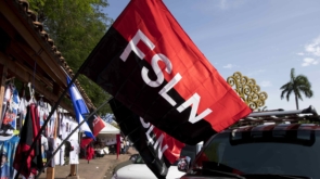 Foto de archivo de una bandera del Frente Sandinista de Liberación Nacional (FSLN). EFE/Jorge Torres